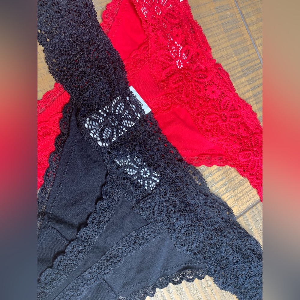 NWT Set of 2 Juniors' SO Daisy Lace Thong Panty Red & Black Size Large - Picture 5 of 8